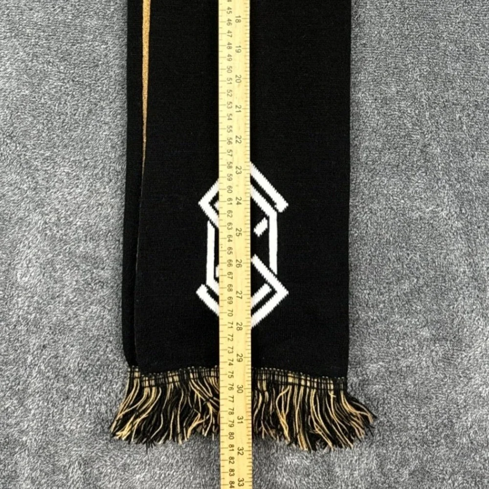 Global Scarves knit scarf